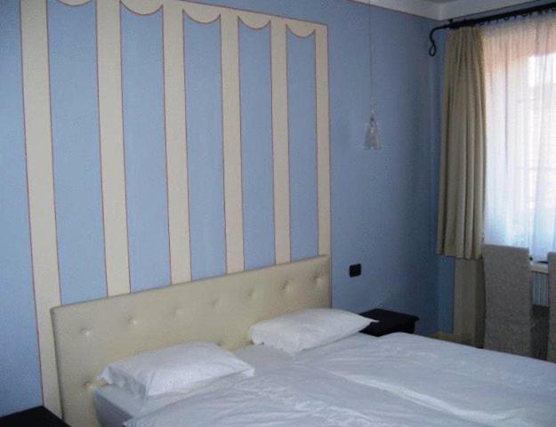 Hotel Casa Arizzoli Cannobio Room photo